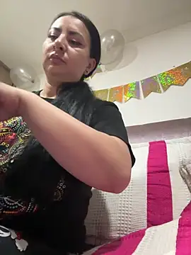 Abril Luv online show from 7, 2, 2026