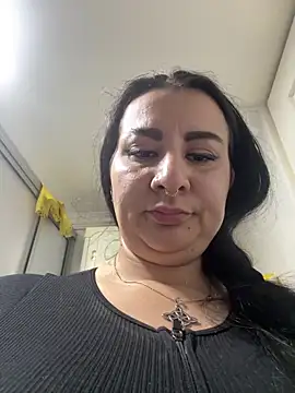 Abril Luv online show from 28, 2, 2026