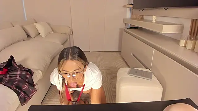 wandathompson  online show from 30, 10, 2025