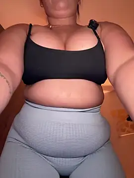 Snapshot of andra_rose chatting on 28, 5, 2026 andra rose online show from 28, 5, 2026