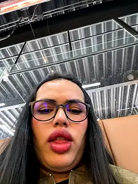 Snapshot of andra_rose chatting on 14, 11, 2025 andra rose online show from 14, 11, 2025