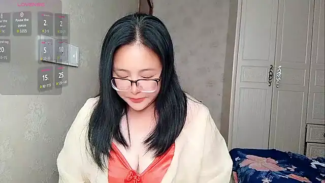Snapshot of Vivianangn-e chatting on 11, 6, 2026 Vivianangn-e online show from 11, 6, 2026