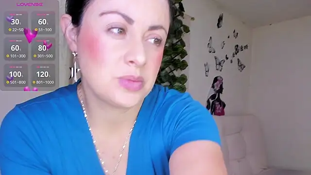 Juli Castillo8 online show from 26, 10, 2025