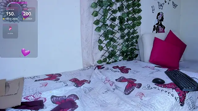 Juli Castillo8 online show from 17, 11, 2025