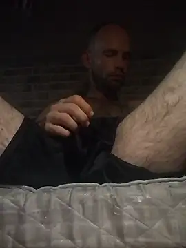 Snapshot of Adamvarga0318 chatting on 8, 9, 2025 Adamvarga0318 online show from 8, 9, 2025