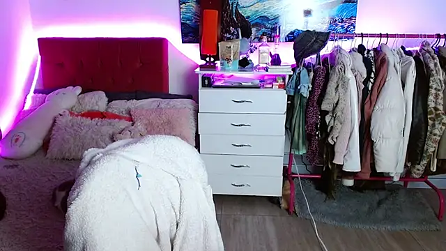 alisseallie online show from 10, 10, 2025