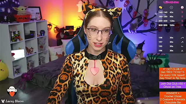 TheLaceyBloom online show from 9, 10, 2025