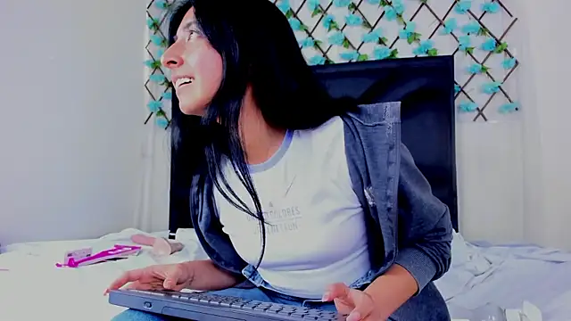 Snapshot of EmmaWilliamss chatting on 24, 6, 2026 EmmaWilliamss online show from 24, 6, 2026
