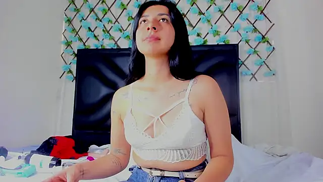 Snapshot of EmmaWilliamss chatting on 8, 6, 2026 EmmaWilliamss online show from 8, 6, 2026