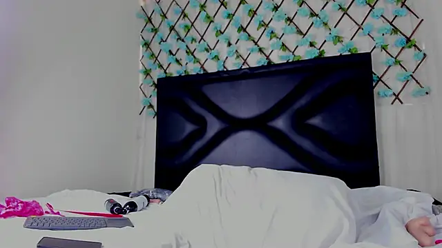 Snapshot of EmmaWilliamss chatting on 26, 5, 2026 EmmaWilliamss online show from 26, 5, 2026
