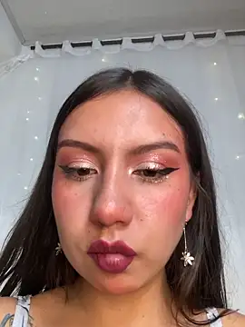 Snapshot of Cinnamon_Meow chatting on 18, 11, 2025 Cinnamon Meow online show from 18, 11, 2025