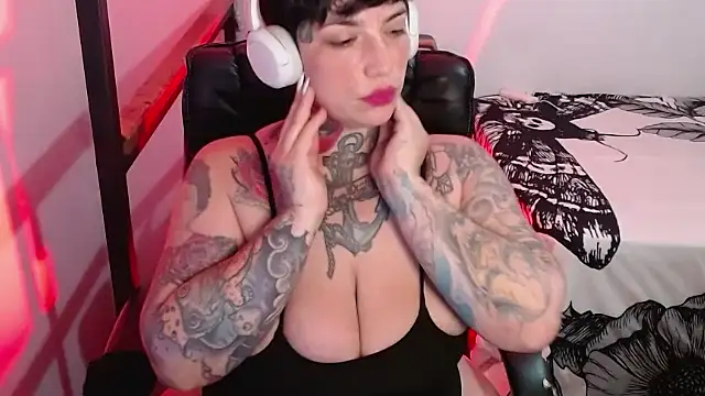 VampGirl1 online show from 28, 1, 2025