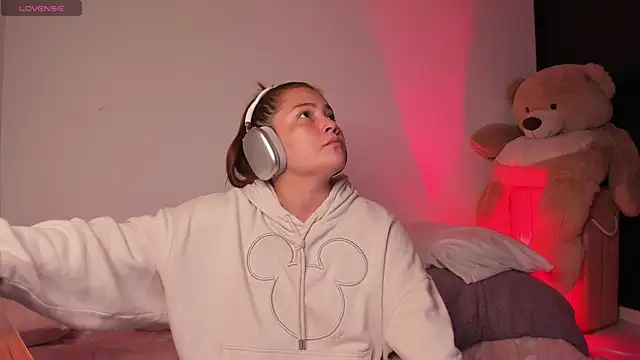 EmilyBarragan online show from 2, 10, 2025