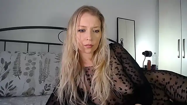 Snapshot of Miki87 chatting on 6, 6, 2026 Miki87 online show from 6, 6, 2026