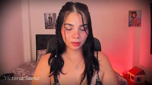 victoriaasaenz  online show from 16, 11, 2025