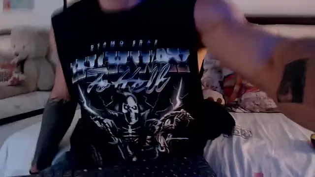 Snapshot of AlbertBernal69 chatting on 24, 11, 2025 AlbertBernal69 online show from 24, 11, 2025