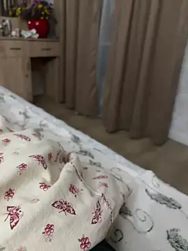 Snapshot of mihaixxx1 chatting on 19, 10, 2025 mihaixxx1 online show from 19, 10, 2025