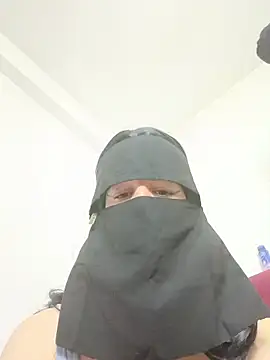 Snapshot of KHALIJIA-ARABIA-couple chatting on 4, 12, 2025 KHALIJIA-ARABIA-couple online show from 4, 12, 2025