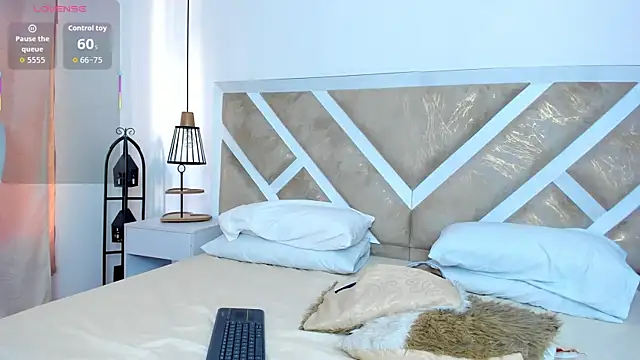 ZiaCalifa online show from 11, 2, 2026