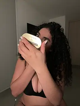 Mariecurl online show from 1, 2, 2026