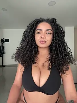 Snapshot of Mariecurl chatting on 8, 5, 2026 Mariecurl online show from 8, 5, 2026