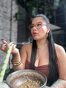 Insane Issa online show from 8, 2, 2026