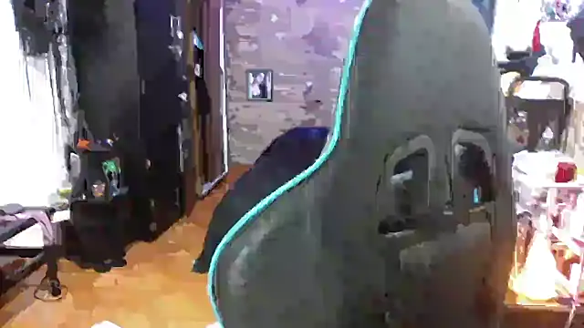 AngelaQueen  online show from 4, 12, 2025