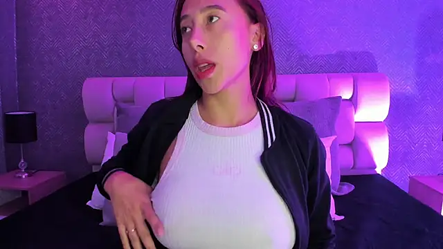 Snapshot of lena_banks chatting on 21, 10, 2025 lena banks online show from 21, 10, 2025