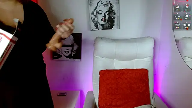 Snapshot of MiaD_amour chatting on 3, 10, 2025 MiaD amour online show from 3, 10, 2025