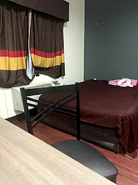 SlimBeenBadd1981 online show from 22, 12, 2025