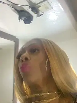 Snapshot of SlimBeenBadd1981 chatting on 10, 2, 2025 SlimBeenBadd1981 online show from 10, 2, 2025