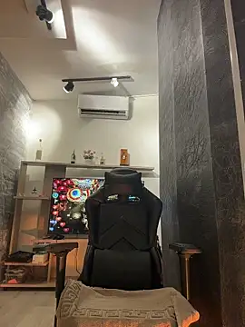 Snapshot of LunaBaker-1 chatting on 25, 11, 2025 LunaBaker-1 online show from 25, 11, 2025