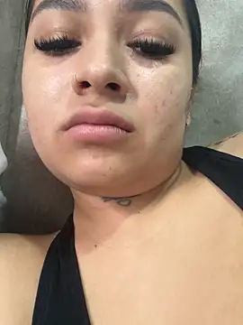 Snapshot of LunaBaker-1 chatting on 14, 11, 2025 LunaBaker-1 online show from 14, 11, 2025