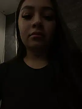 Snapshot of LunaBaker-1 chatting on 22, 11, 2025 LunaBaker-1 online show from 22, 11, 2025