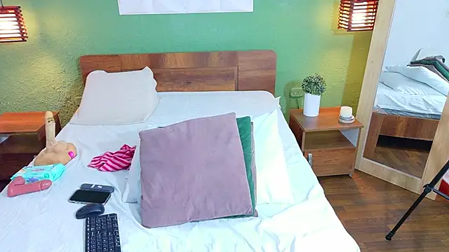 Snapshot of dannaahbrown chatting on 18, 10, 2025 dannaahbrown online show from 18, 10, 2025