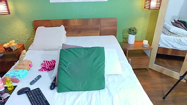 Snapshot of dannaahbrown chatting on 21, 10, 2025 dannaahbrown online show from 21, 10, 2025