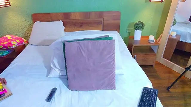 dannaahbrown online show from 15, 4, 2026