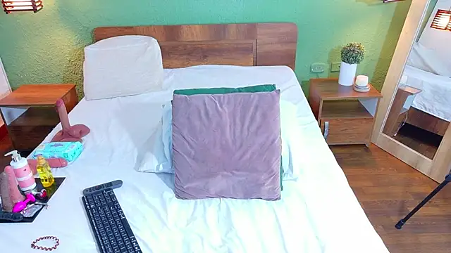 Snapshot of dannaahbrown chatting on 2, 12, 2025 dannaahbrown online show from 2, 12, 2025