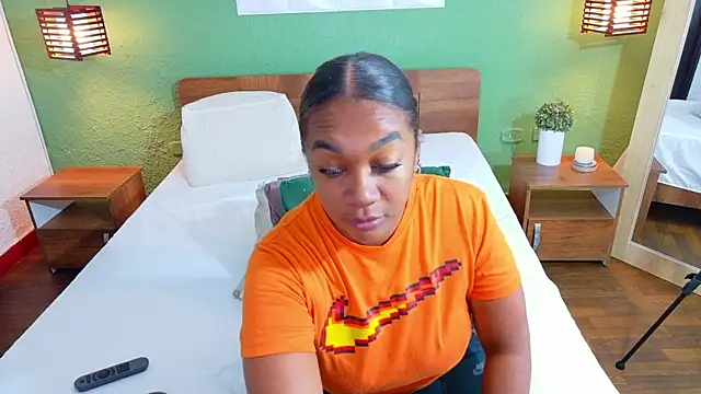 Snapshot of dannaahbrown chatting on 10, 10, 2025 dannaahbrown online show from 10, 10, 2025