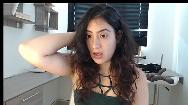 Snapshot of MIYESSI chatting on 11, 9, 2025 MIYESSI online show from 11, 9, 2025