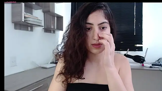 Snapshot of MIYESSI chatting on 21, 3, 2025 MIYESSI online show from 21, 3, 2025
