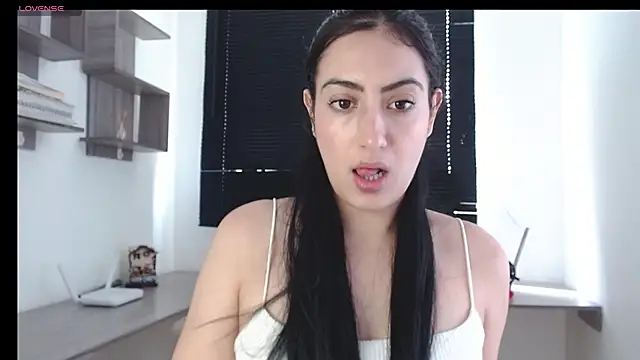 Snapshot of MIYESSI chatting on 27, 2, 2025 MIYESSI online show from 27, 2, 2025