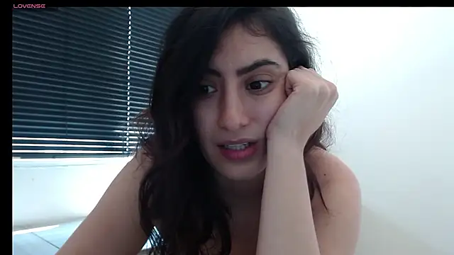 Snapshot of MIYESSI chatting on 19, 2, 2025 MIYESSI online show from 19, 2, 2025