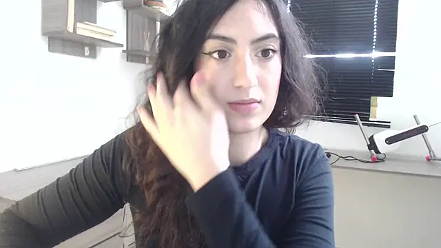 Snapshot of MIYESSI chatting on 4, 10, 2025 MIYESSI online show from 4, 10, 2025