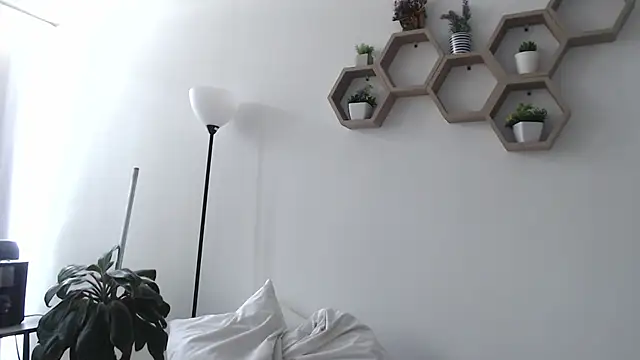 MIYESSI online show from 21, 4, 2026