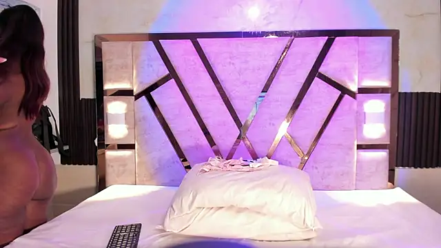 Athenea Mills online show from 31, 3, 2026