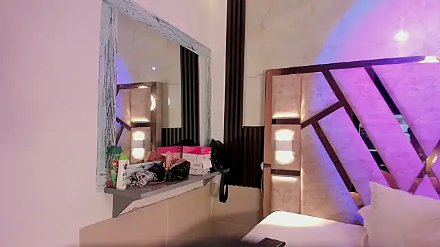 Athenea Mills online show from 12, 3, 2026