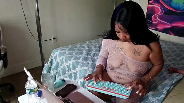 Snapshot of YasmineMinaj chatting on 15, 7, 2026 YasmineMinaj online show from 15, 7, 2026