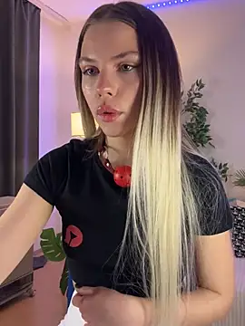 Snapshot of KittyKatyDream chatting on 3, 2, 2025 KittyKatyDream online show from 3, 2, 2025