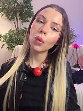 Snapshot of KittyKatyDream chatting on 3, 2, 2025 KittyKatyDream online show from 3, 2, 2025